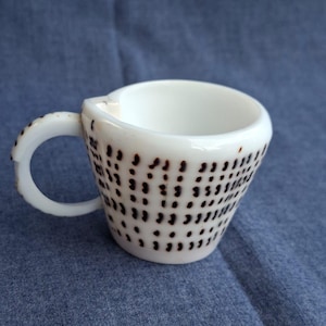 Taza de café con concha hecha a mano, taza de espresso de cerámica rústica