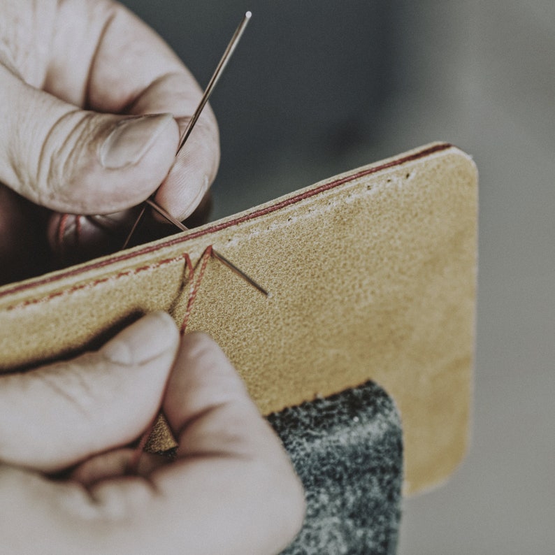 JACCET leather OnePlus 11 pouch Brown Full-grain leather with two pockets voor cards. Available for all OnePlus models image 7