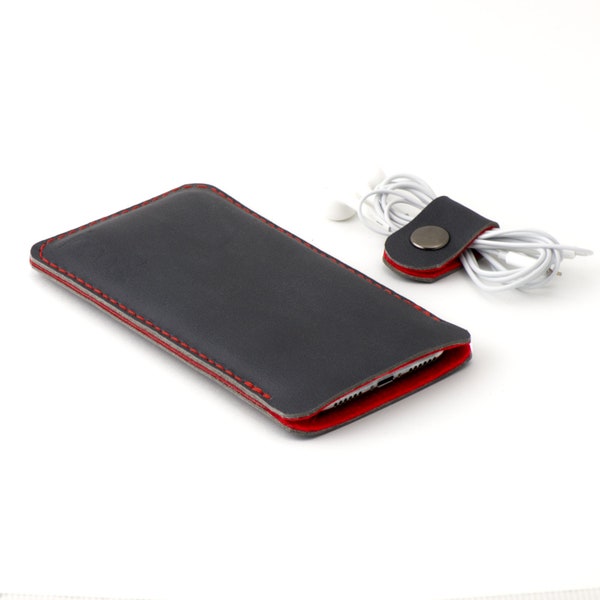 Anthracite black leather case for Samsung Galaxy S24 with red wool felt lining and red stitching. Available for all Galaxy models.
