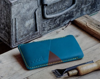 Full-grain leather Sony Xperia 1 IV case - Turquoise leather with two pockets voor cards. Available for all Xperia models