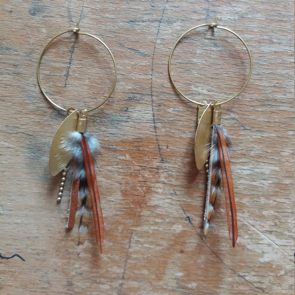 boucles d'oreilles laiton doré,  plumes marron