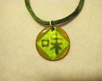 味 [aji] = Sabor, Sabor, Umami: Collar colgante de esmalte con letras chinas y kanji japonés