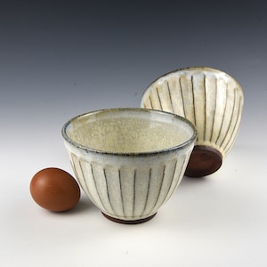 2 Bowls with facets image 4