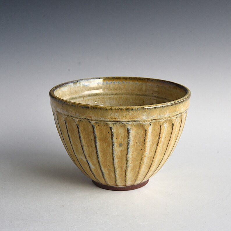 Bowl with facets image 1