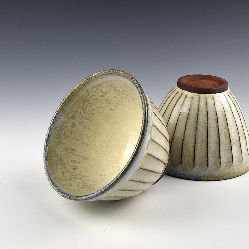 2 Bowls with facets image 3