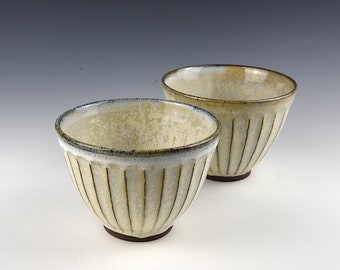 2 Bowls with facets