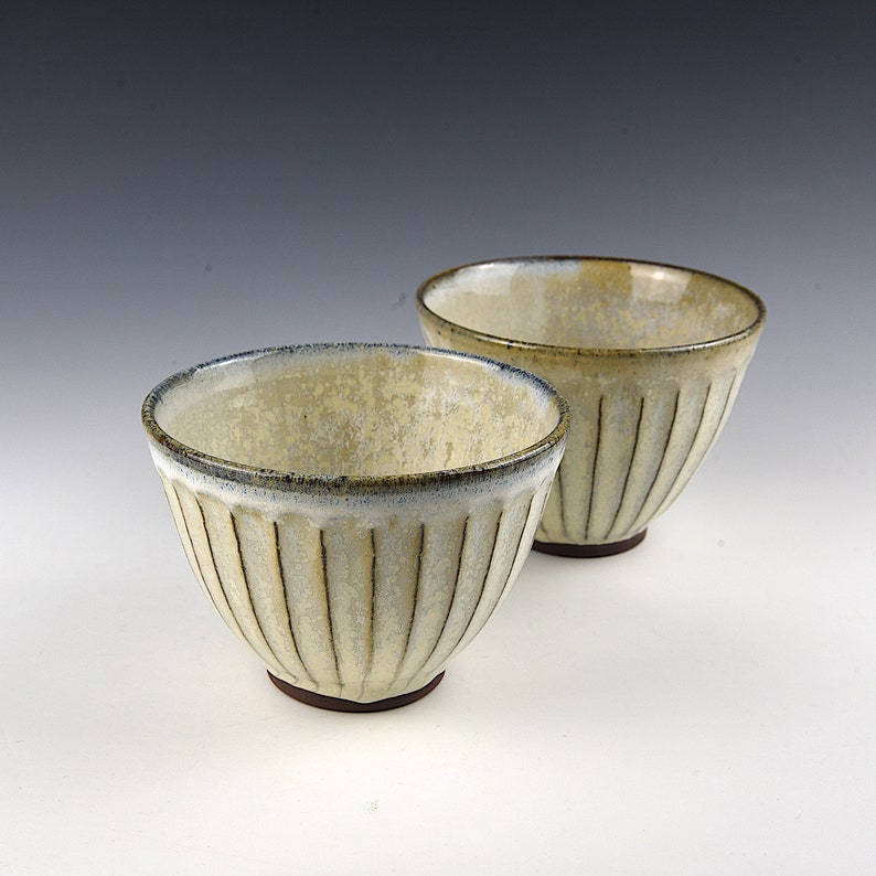 2 Bowls with facets image 1