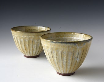 2 Bowls with facets