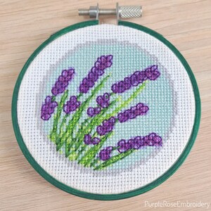 Patrón de punto de cruz PDF de flor de lavanda