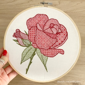 赤いバラの刺繍のPDFパターン