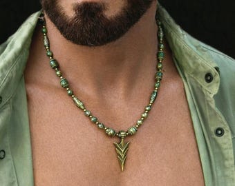 Mens arrowhead pendant bronze Beaded Necklace / green Jasper Agate gems beads / collier tribal homme