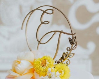 Wedding wreath cake topper with grooms&#39; names / Laser cut wooden cake topper with custom text / Wedding, anniversary cake decor