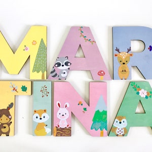 Lettere in legno multicolor con animali dipinti a mano / Nome e iniziali in legno personalizzati / Decorazione cameretta, feste bambino