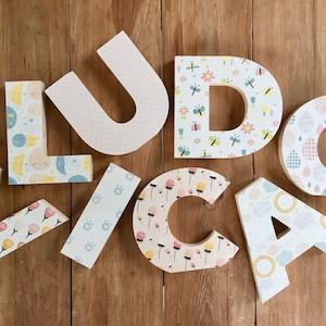 Letras de madeira com padrões pastel / Nome e iniciais de madeira personalizados / Decoração de quarto, festas infantis