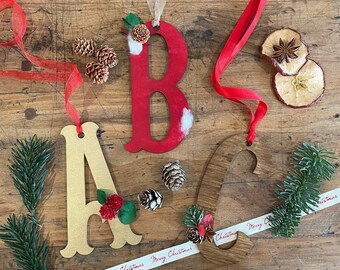 Wooden letter / Monogram with floral decorations / Decorative initial for Christmas tree or holiday table placeholder