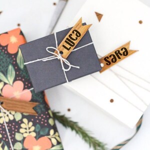 Set mit 5 hölzernen Deckhüllschließern in Form einer Fahne / Tags für Geschenkpakete, Schrottbuchung, Decoupage, Hochzeits- und Partydekoration