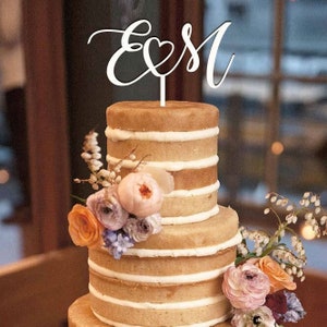 Cake topper con cuore e iniziali degli sposi / Cake topper in legno personalizzato / Decorazione torta matrimonio, anniversario