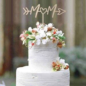 Wedding cake topper with arrow and grooms&#39; initials / Laser cut wooden cake topper with custom text / Wedding, anniversary cake decor
