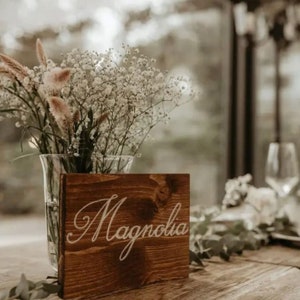 Segnatavolo con testo personalizzato / Piante ed alberi / Numeri per tavoli in legno con scritta calligrafica / Centrotavola dipinti a mano