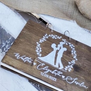 Guest book in legno "Sagome" con nomi e data / Album con illustrazione e scritta calligrafica personalizzabile