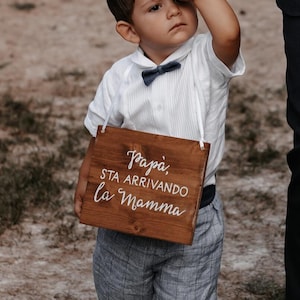 Targa "Papà, sta arrivando la Mamma" personalizzabile / Insegna per paggetto o damigella / Decorazione matrimonio in legno con scritta