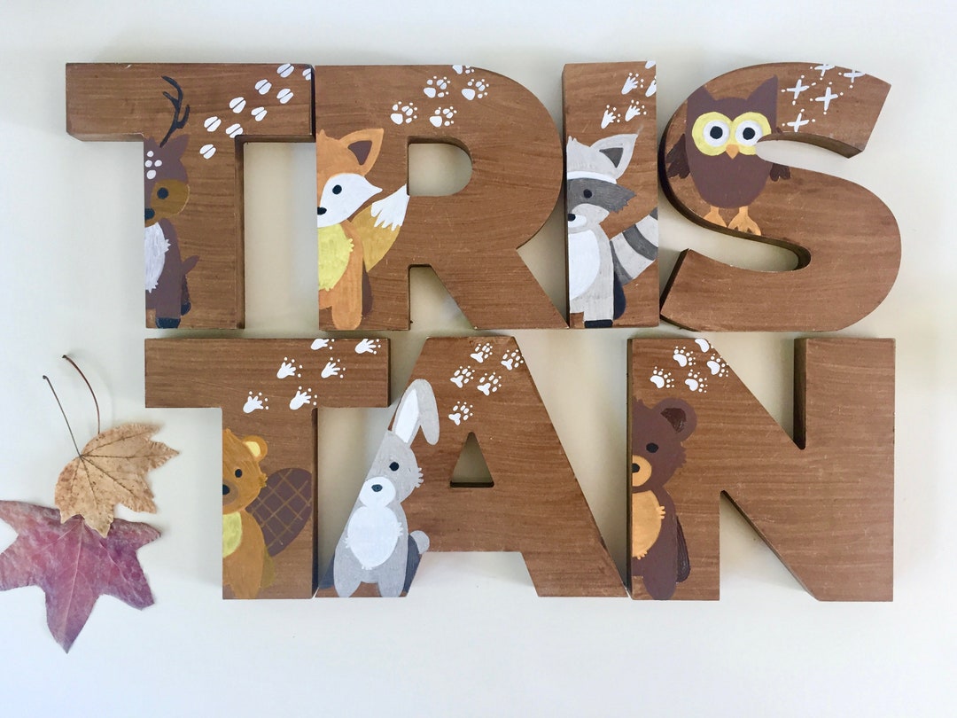 nome in legno personalizzato con orsetto, con base appoggio