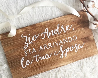 Targa "Zio... sta arrivando la tua Sposa" personalizzabile / Insegna per paggetto o damigella / Decorazione matrimonio in legno con scritta