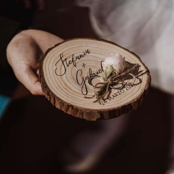 Hand painted wooden rings holder / Custom ring holder on wood slice / Personalized with groom's names