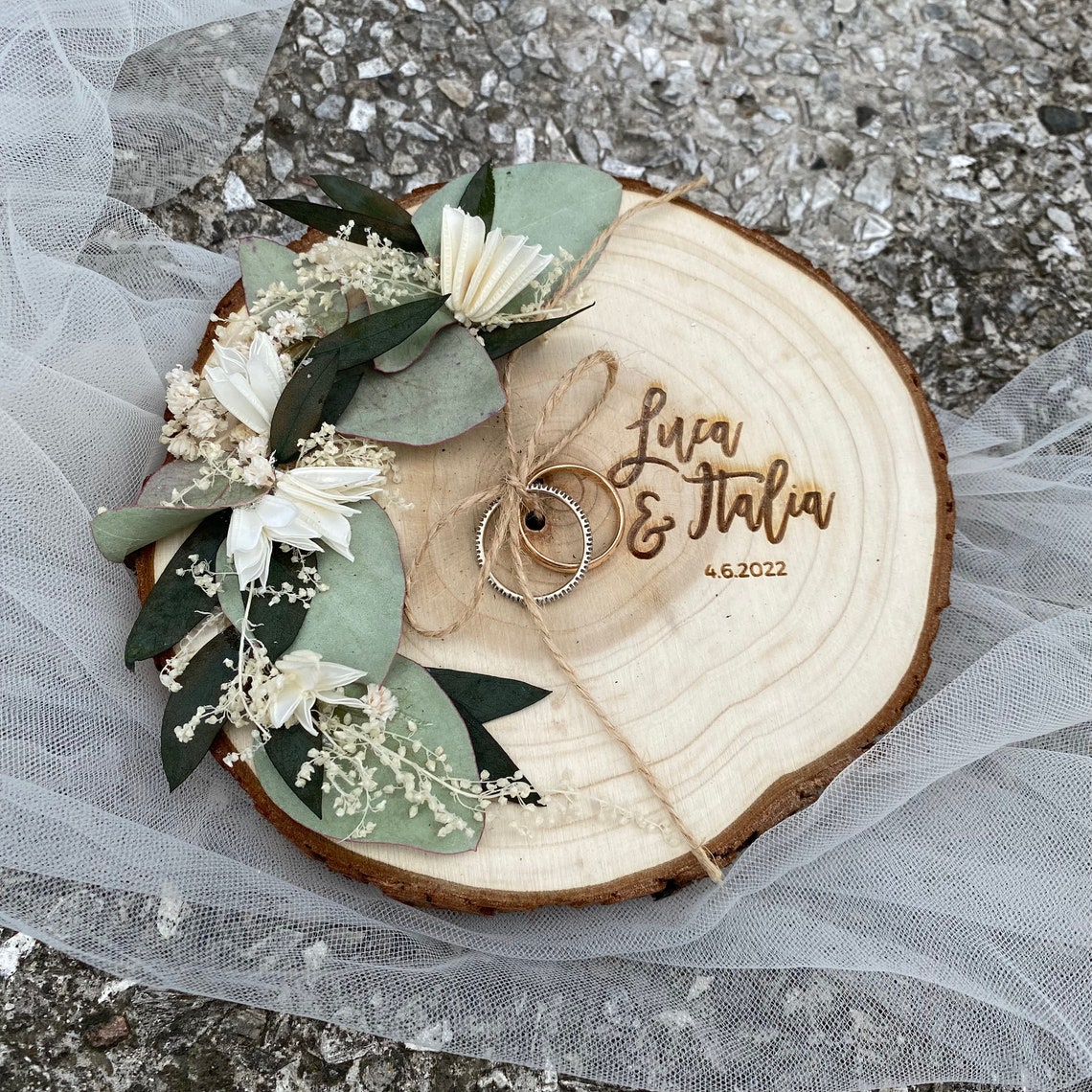 Wooden Rings Holder With Engraved Script and Dried Flowers / - Etsy