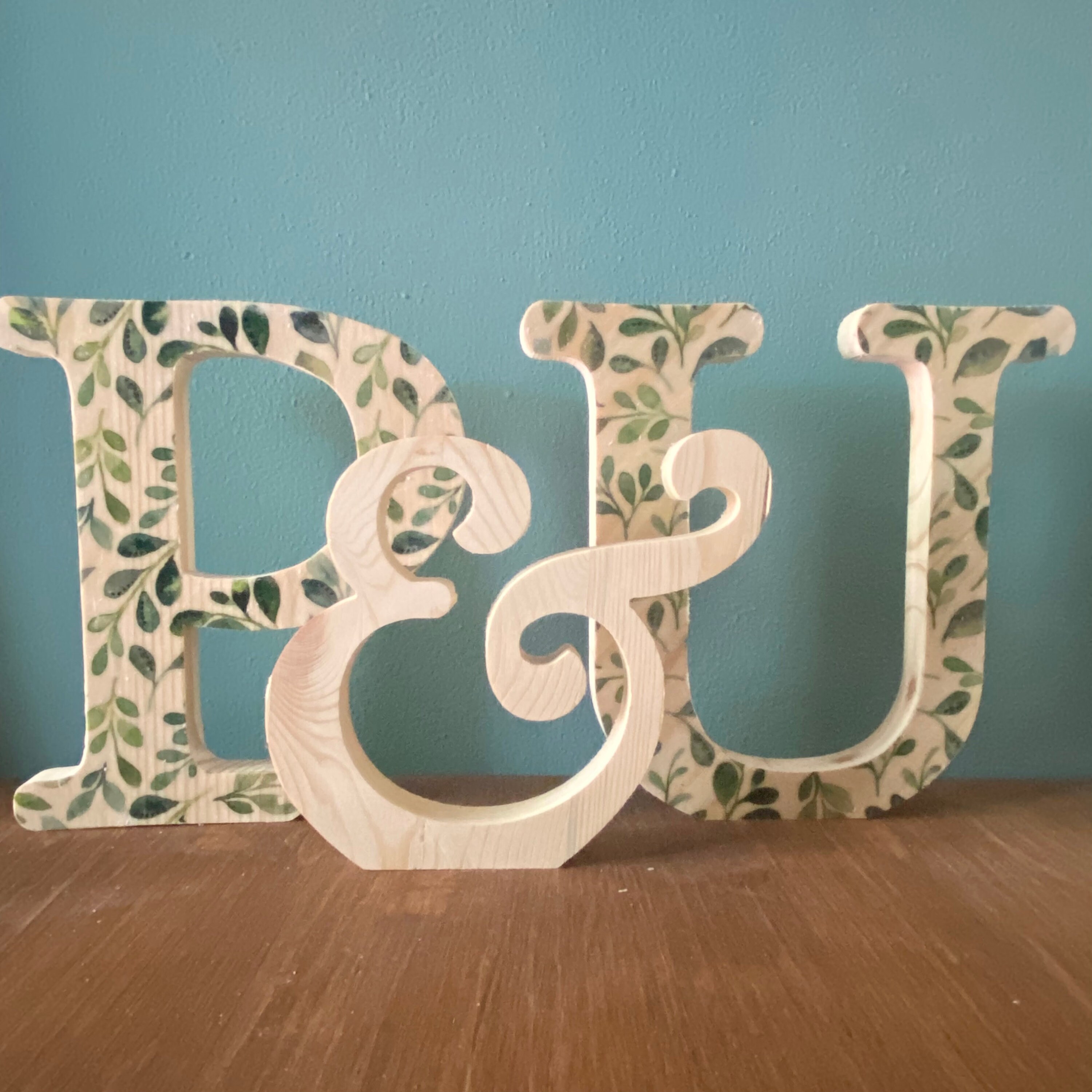 ereqeip Lettera autosufficiente in legno, lettere grandi per decorazione da parete in bianco rustico, nomi unici, decorazione per matrimoni, casa, forniture fai da te