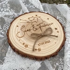 Porta fedi in legno con incisione personalizzata / Segni zodiacali e stelle / Portafedi di corteccia / Porta fedi con nomi e costellazioni