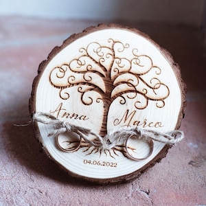 Porta fedi in legno con albero della vita e nomi / Portafedi su disco di corteccia / Porta fedi in legno con incisione personalizzata
