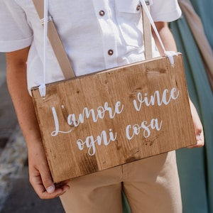 Targa "L'amore vince ogni cosa" personalizzabile / Insegna per paggetto o damigella / Decorazione matrimonio in legno con scritta