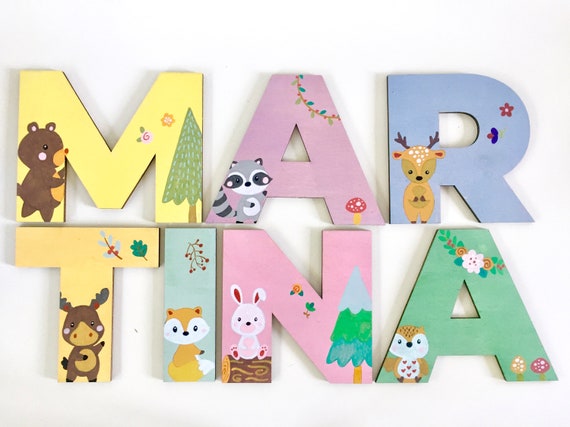 Lettere in legno multicolor con animali dipinti a mano / Nome e iniziali in  legno personalizzati / Decorazione cameretta, feste bambino -  Italia