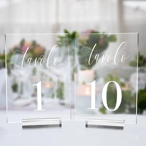 Segnatavolo con testo personalizzato in acrilico trasparente / Numeri per tavoli con scritta calligrafica in plexiglass lucido