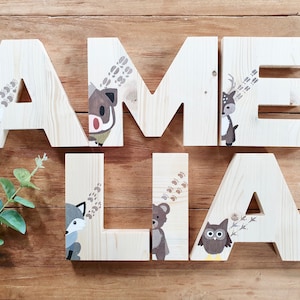 Lettere in legno chiaro con animali dipinti a mano / Nome e iniziali in legno personalizzati / Decorazione cameretta, feste bambino