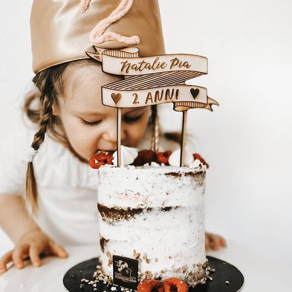 Cake topper a festone in legno con testo personalizzabile / Decorazione  torta compleanno, battesimo, matrimonio in legno laser cut -  Italia