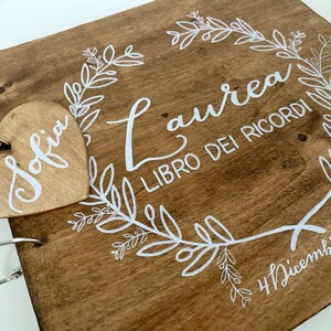 Album fotografico in legno personalizzato / Libro dei ricordi di Laurea con scritta calligrafica e decoro personalizzabili
