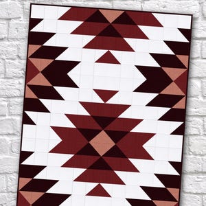 Puede incluir: Un patrón geométrico con fondo blanco y triángulos rojos y marrones. El patrón es simétrico y tiene un diseño repetitivo.