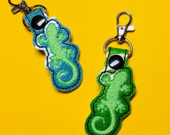 Embroidered Green Lizard Keyring: Waterproof Vinyl Gecko Backpack Tag