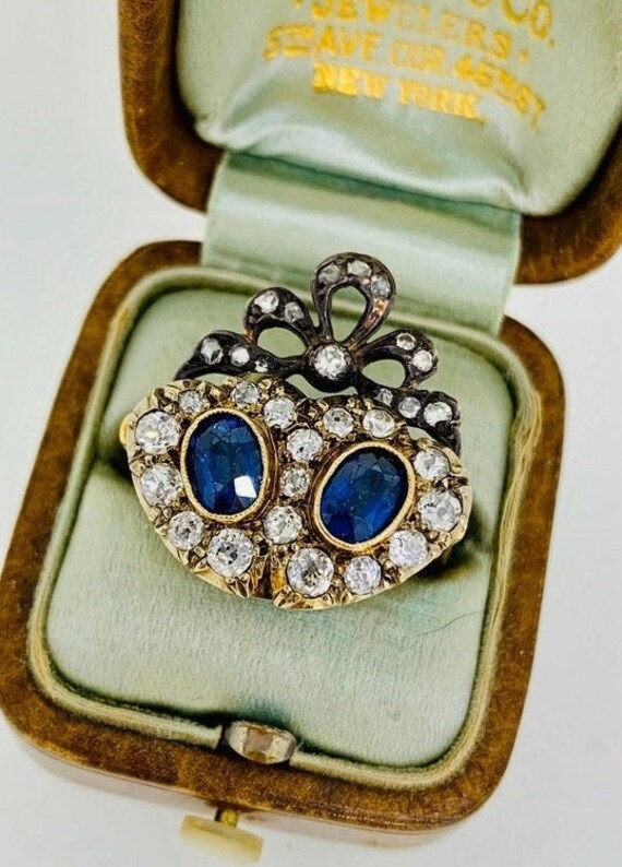 3 carat total weight Victorian diamond and sapphire ring, twin / double heart, crowned with a bow - AGL unheated & untreated, 18k / 18c