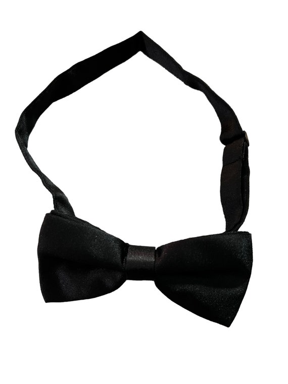 Black satin bow tie early 90’s 18in around