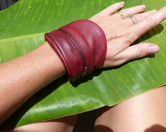 Burgundy leather wallet for wrist, bracelet, concert, festival
