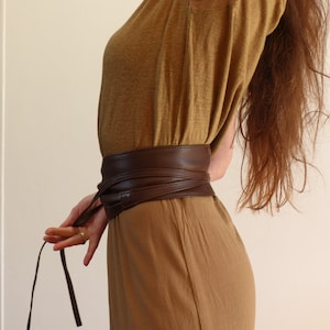 Ceinture large chocolat obi femme à nouer,cuir souple ,poche secrète image 6