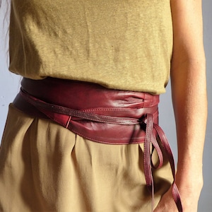 Ceinture large obi femme à nouer ,cuir souple bordeaux ,poche secrète image 2