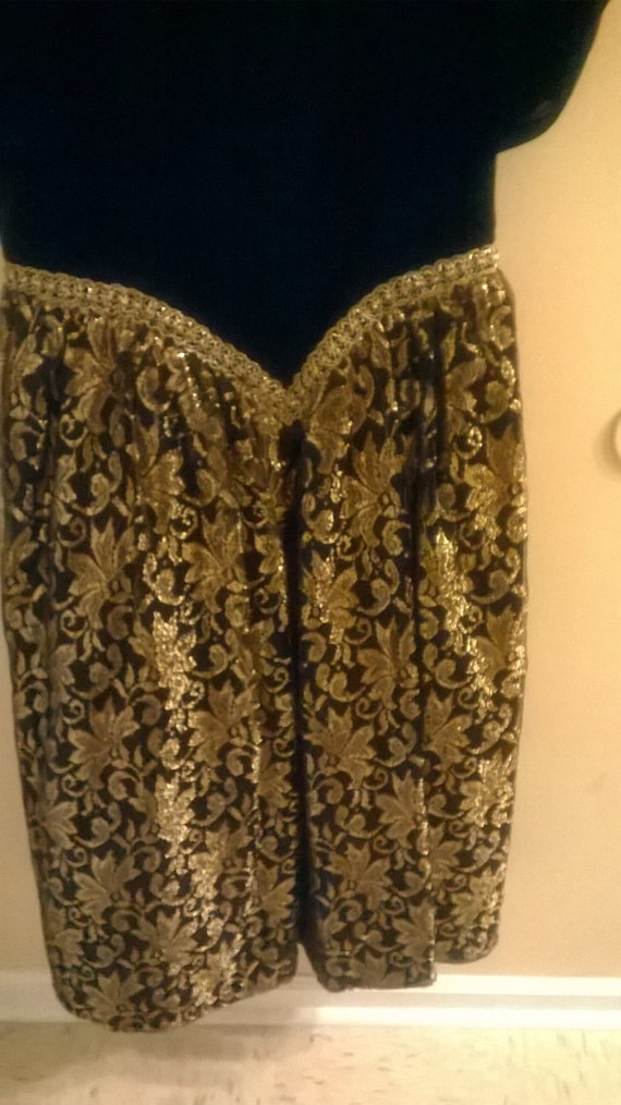 Crushed velvet and gold metallic lace prom dress - image 2