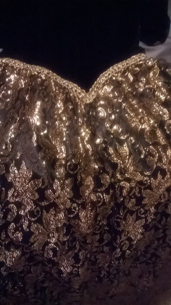 Crushed velvet and gold metallic lace prom dress - image 5