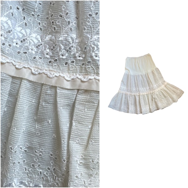 MEDIUM / LARGE vintage cream eyelet crinoline // 1970s floral lace slip 3 tiers // seventies layered netting white underskirt // wild west