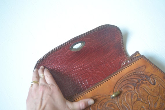 vintage tooled leather clutch purse // 1950s brow… - image 6