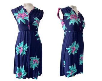 vintage juniors navy dress with tropical flowers // 1970s summer frock with buttons leaves and flowers // festival dress for xxs to xs